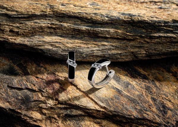 Biżuteria - kolczyki na kamieniu - aranżacja