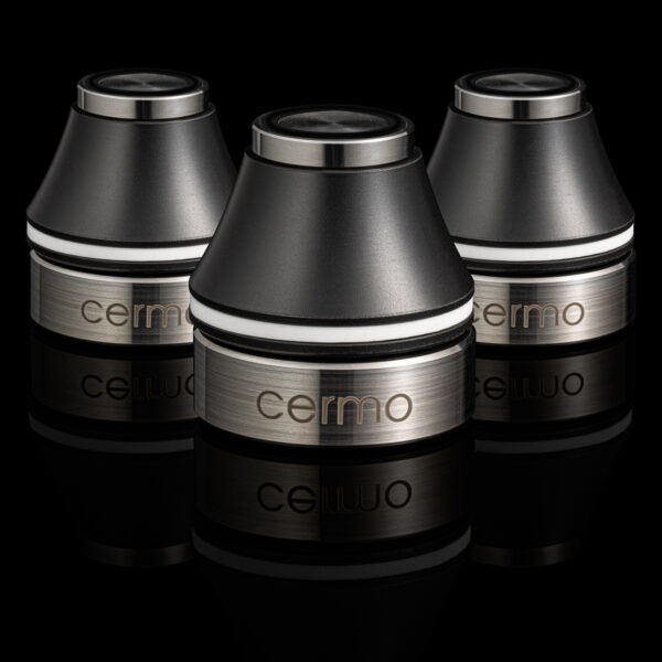 Kable Czarne tło Cermo