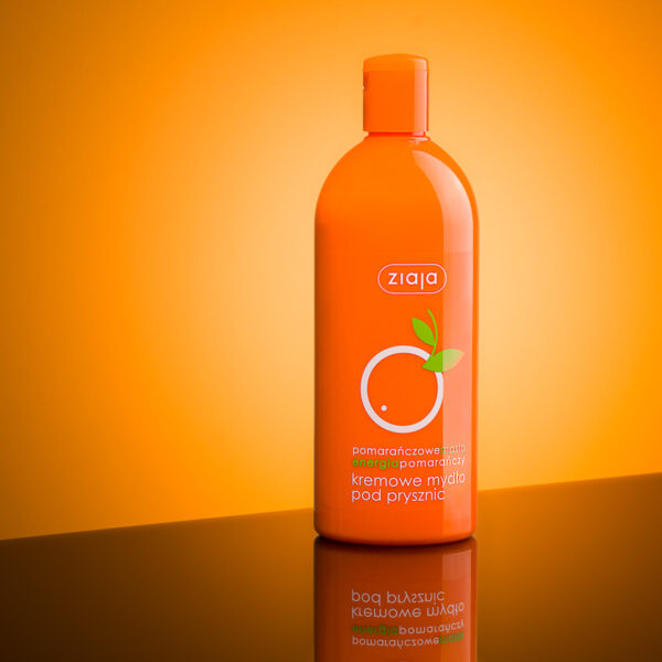 Kosmetyki - arnżacja na pomarańczowym tle